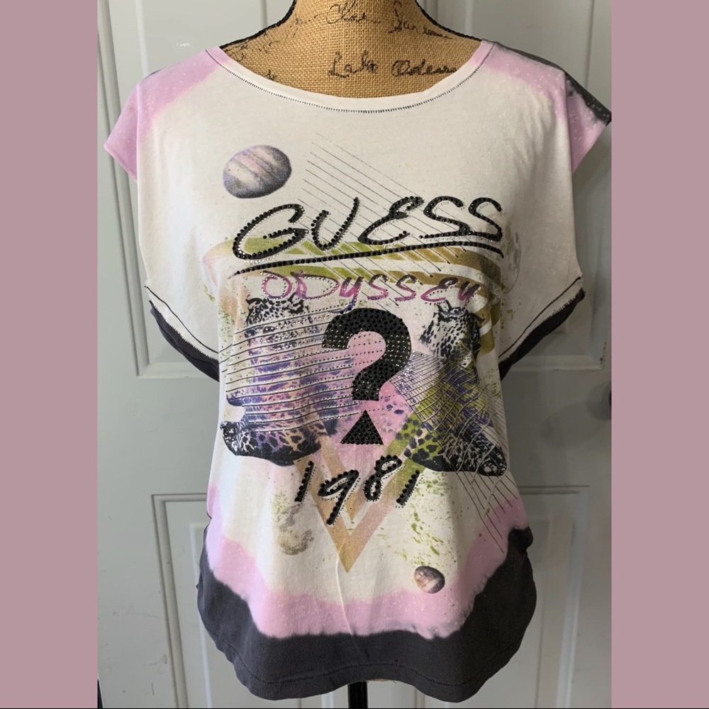 Guess Graphic Top 💞🖤